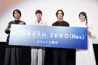 左からあおきえい監督、花江夏樹、小野賢章、雨宮天。