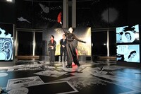 小野絢子によるオープニング演出の様子。