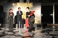 小野絢子によるオープニング演出の様子。