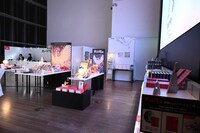 「手塚治虫『火の鳥』展 －火の鳥は、エントロピー増大と抗う動的平衡=宇宙生命（コスモゾーン）の象徴－」の物販会場。