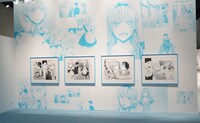 「アオのハコ展」の会場の様子。