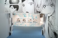 「アオのハコ展」の会場の様子。