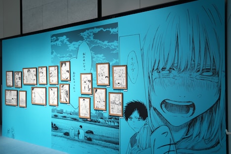 「アオのハコ展」の会場の様子。