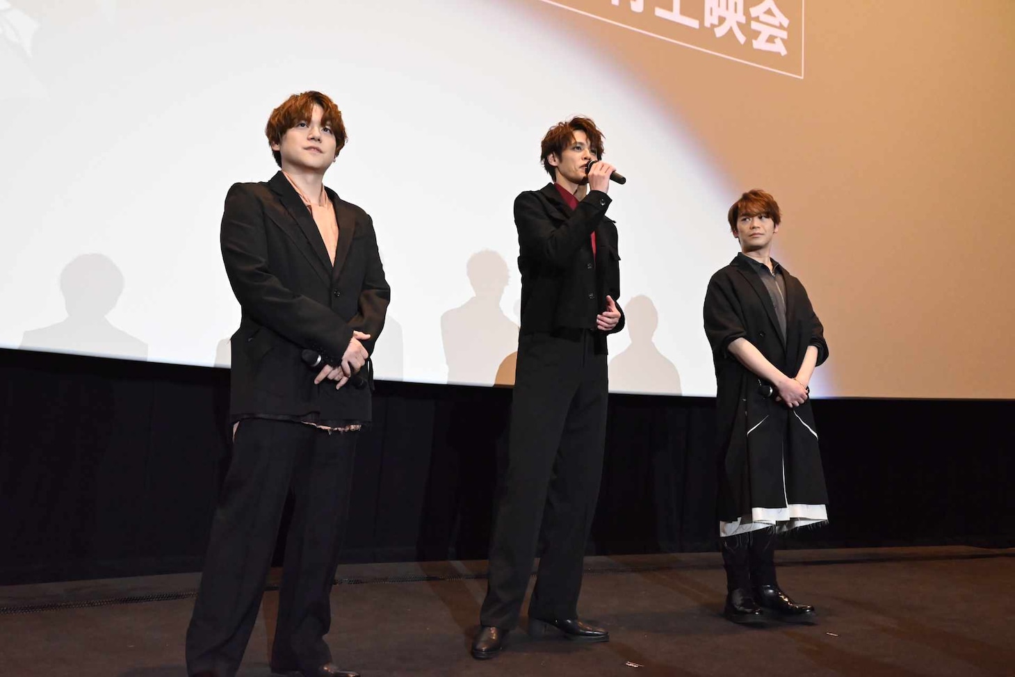 左から内田雄馬、宮野真守、古川慎。