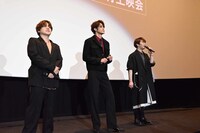 左から内田雄馬、宮野真守、古川慎。