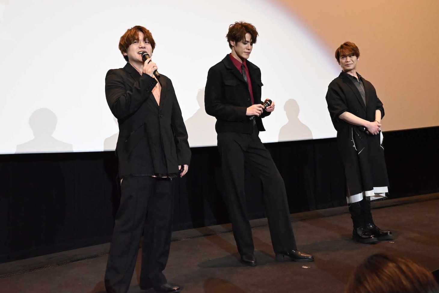 左から内田雄馬、宮野真守、古川慎。