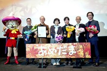 短編アニメ「あめだま」舞台挨拶の様子。左からペロ、音楽担当の佐藤直紀、鷲尾天プロデューサー、原作者のペク・ヒナ、主演を務めた嶋陽大、監督の西尾大介、アニメーションプロデューサーの西川和宏。
