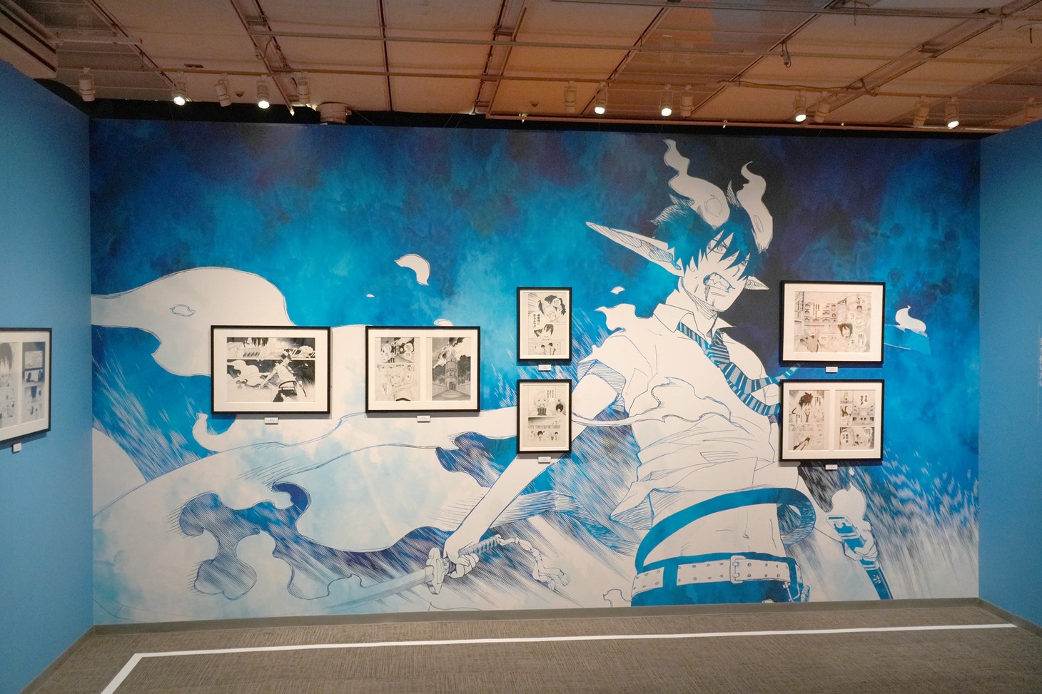 「青の祓魔師展」より。 (c)加藤和恵/集英社