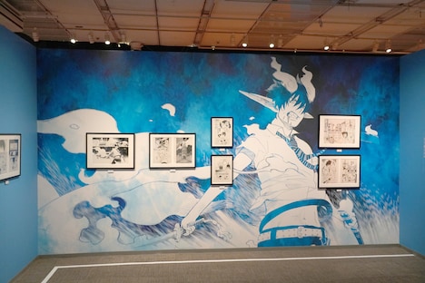 「青の祓魔師展」より。 (c)加藤和恵/集英社