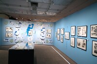 「青の祓魔師展」より。 (c)加藤和恵/集英社