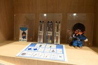 「両津ストアー」で販売されるグッズ。