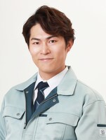 丸山泰右扮するクルス。