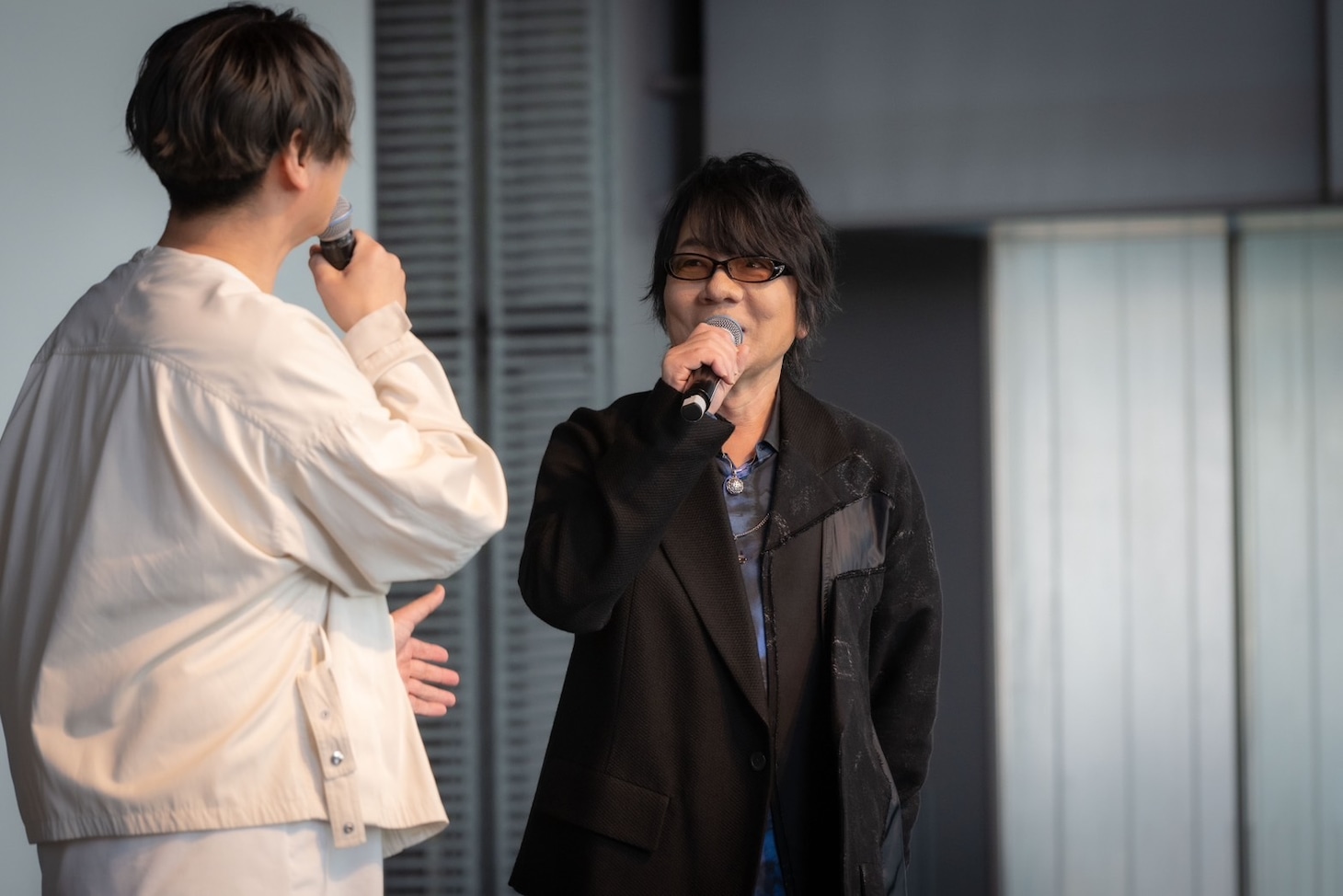 左から小西克幸、速水奨。