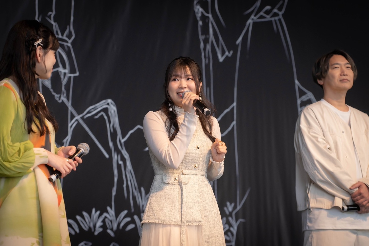 左から島袋美由利、仁見紗綾、小西克幸。