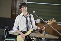 渡邊圭祐演じる俊。