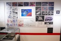 「庵野秀明 企画・プロデュース／放送50周年記念『宇宙戦艦ヤマト 全記録展』」7階の展示スペースより「誕生」コーナー。