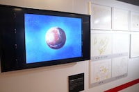 「庵野秀明 企画・プロデュース／放送50周年記念『宇宙戦艦ヤマト 全記録展』」7階の展示スペースより「誕生」コーナー。