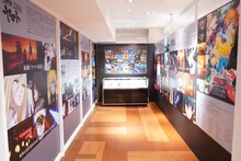 「庵野秀明 企画・プロデュース／放送50周年記念『宇宙戦艦ヤマト 全記録展』」2階の展示スペースの様子。