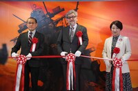 左から小坂恵一氏、庵野秀明、麻上洋子。