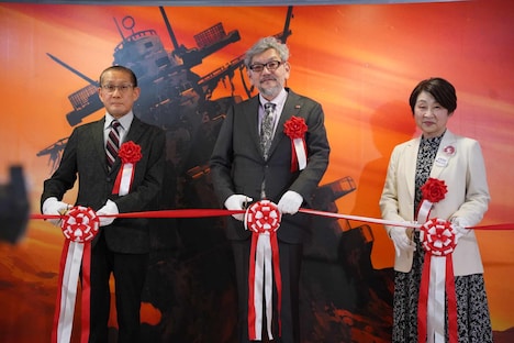 左から小坂恵一氏、庵野秀明、麻上洋子。