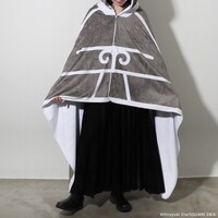 「魔法陣グルグル ミウチャのブランケット」の着用イメージ。