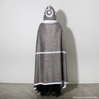 「魔法陣グルグル ミウチャのブランケット」の着用イメージ。