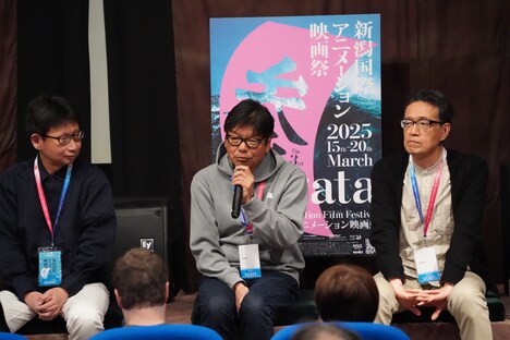 南雅彦プロデューサー(中央)