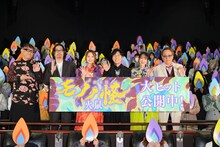 左から中村健治総監督、鈴木清崇監督、戸松遥、神谷浩史、日笠陽子、堀内賢雄。