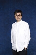 金剛又吉役の鈴木浩介。