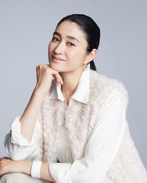 六道ナオミ役の小雪。