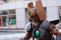 実写PV「ハニワット登場」より。