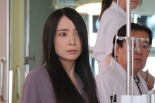 実写PV「ハニワット登場」より斉藤麻衣。
