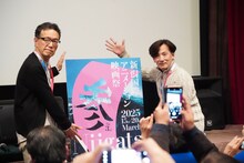 左から荒牧伸志、前田真宏。