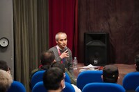 プログラムディレクターの数土直志氏。