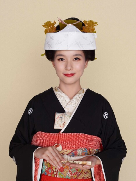 芳根京子扮する江端なつ美。