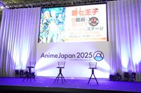 TVアニメ「転生したら第七王子だったので、気ままに魔術を極めます」イベントステージの様子。