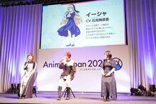 左から石見舞菜香、小市眞琴、津田美波。