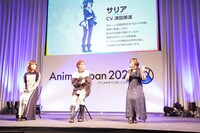 左から石見舞菜香、小市眞琴、津田美波。