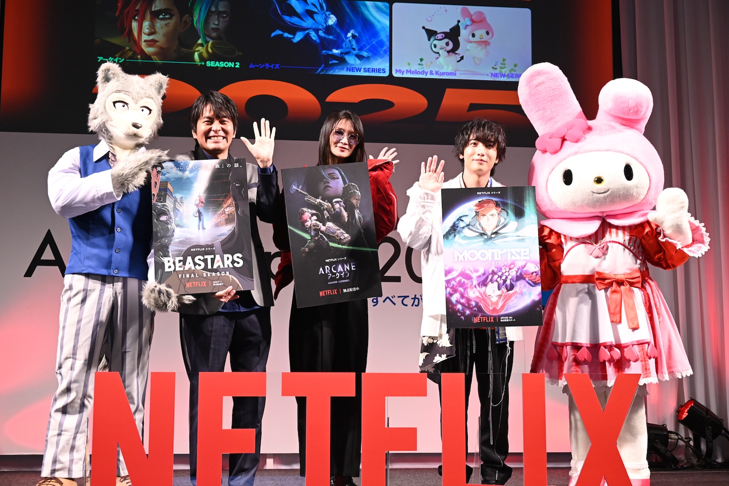 左からレゴシ、小林親弘、小林ゆう、小林千晃、マイメロディ。