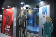 TOHO animationブース「TRIGUN STAMPEDE」「ドロヘドロ」展示の様子。 (c) 2023 内藤泰弘・少年画報社/「TRIGUN STAMPEDE」製作委員会 (c)2025 林田球・小学館/東宝