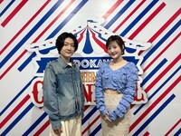 「AnimeJapan 2025」に登場した粕谷大介（左）、久保ユリカ（右）。