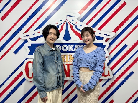 「AnimeJapan 2025」に登場した粕谷大介（左）、久保ユリカ（右）。