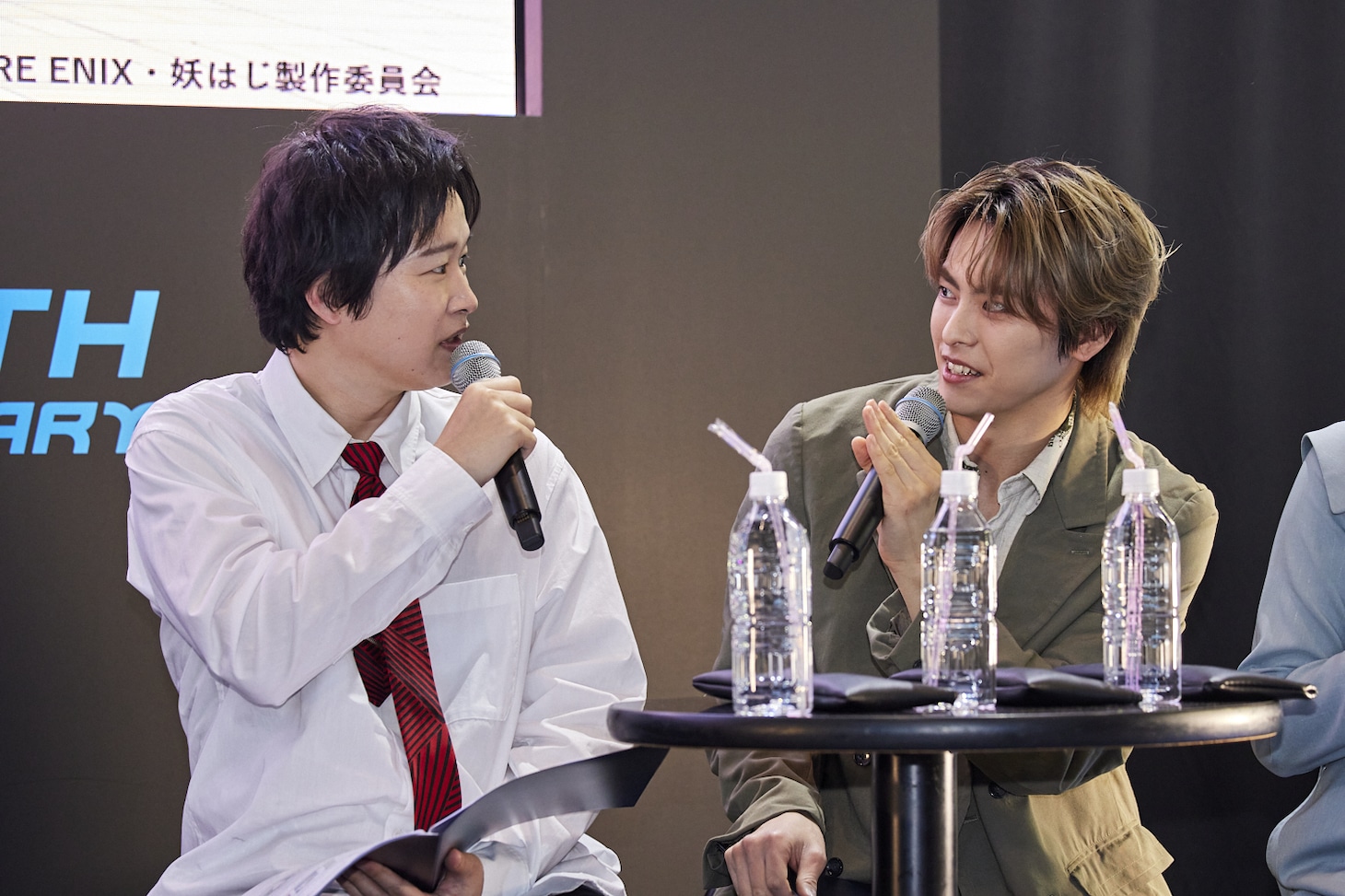 左から逢坂良太、高野洸。