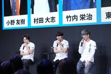 左から逢坂良太、島崎信長、櫻井孝宏。