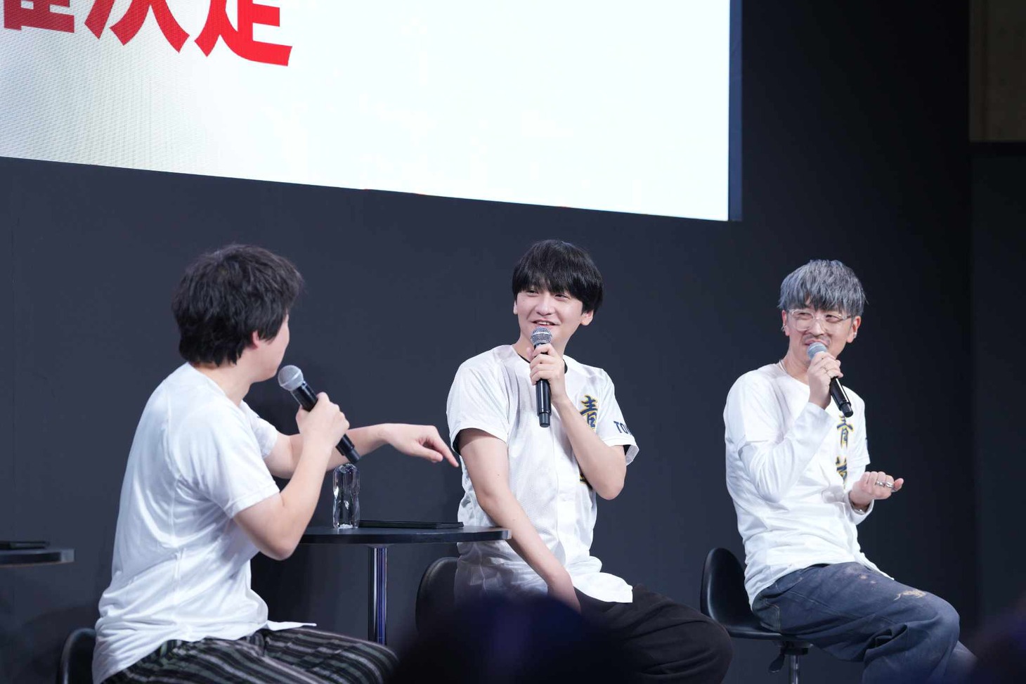 左から逢坂良太、島崎信長、櫻井孝宏。