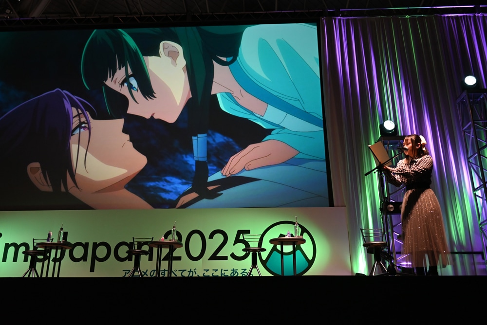 生アフレコ中の悠木碧。