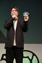 猫猫のパペットを使い「これ、毒です」と言う小西克幸。