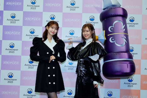 左から芹澤優、高橋李依。