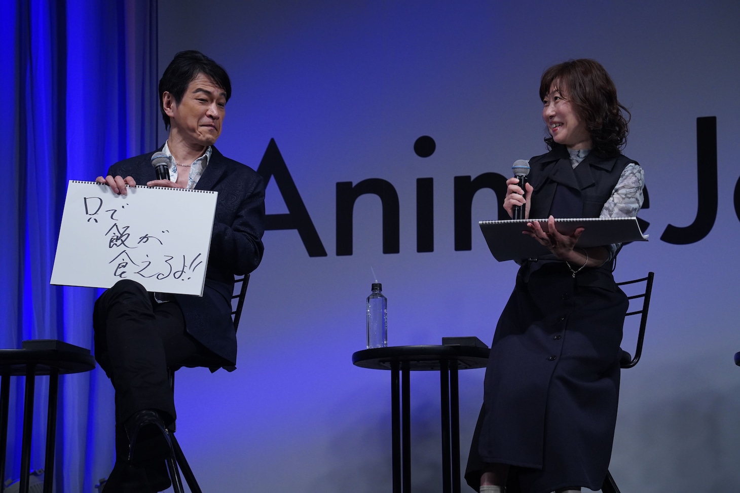 1人だけちょっと違った回答をした小山力也（左）。