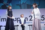 掛け合いを終えて笑顔を交わす山崎和佳奈と石見舞菜香。